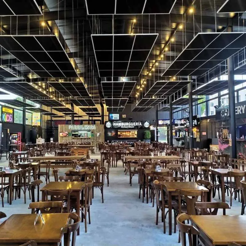 Cielorraso EcoFiber Ceiling en área de alimentación